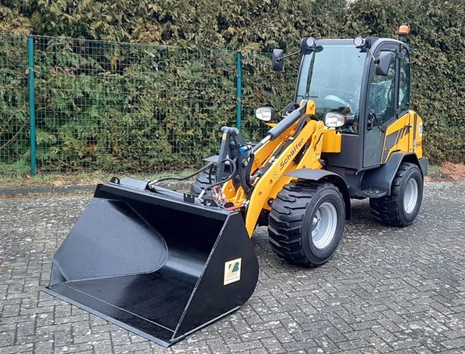 Side Tip Bucket M